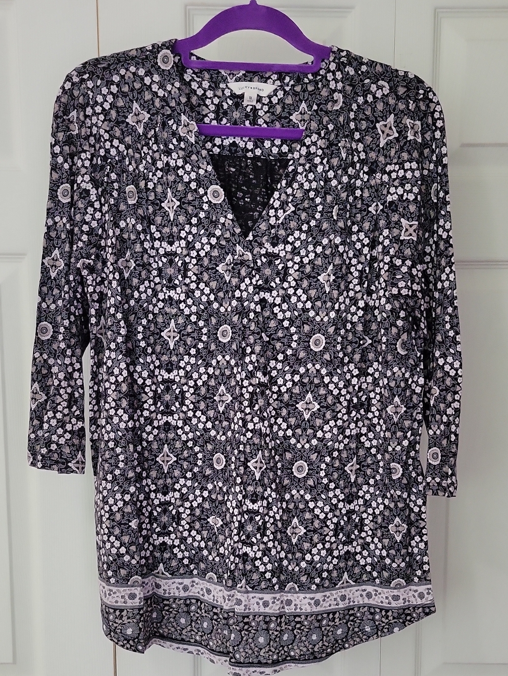 Lucky Brand Black & White Printed V-Neck Tunic Top